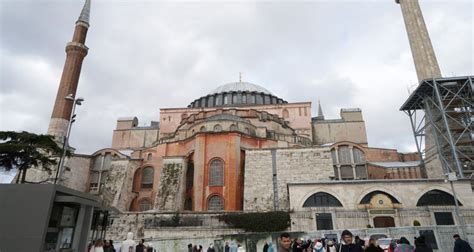 Ayasofya Camii’ndeki Osmanlı eserleri de yakında artırılmış gerçeklik destekli QR kodla anlatılacak